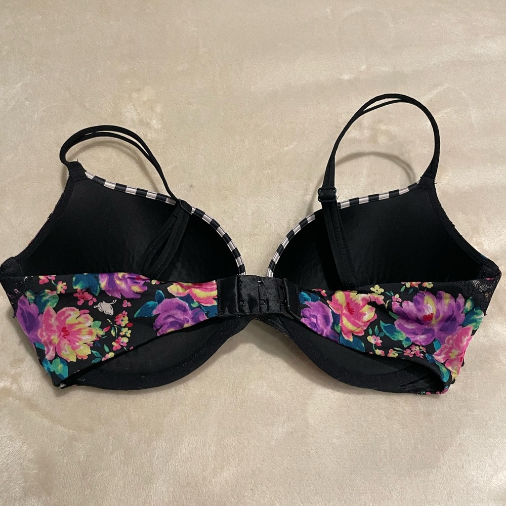 Victoria’s Secret Very Sexy Push Up Bra Size 34DD - Picture 3 of 8